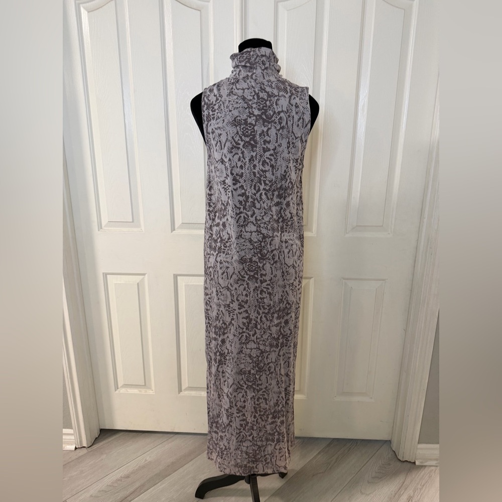 Garnet Hill Maxi Dress Sz M Gray Snake Print Resortwear Turtleneck Column Dress - Picture 4 of 12